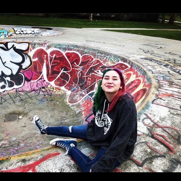 Meet your Posher, Kaydra - Picture 1 of 1